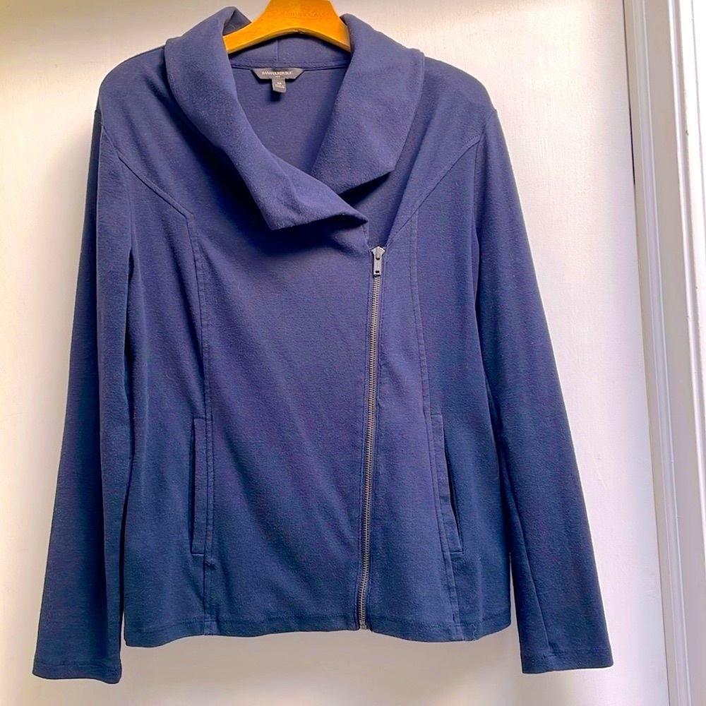 Banana Republic Size M, off center zip in Navy Blue, very good condition!!